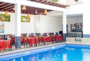 poolside dining